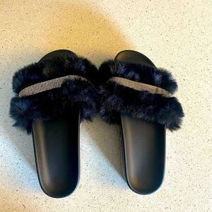 Women’s fuzzy slippers/slides, NWOT